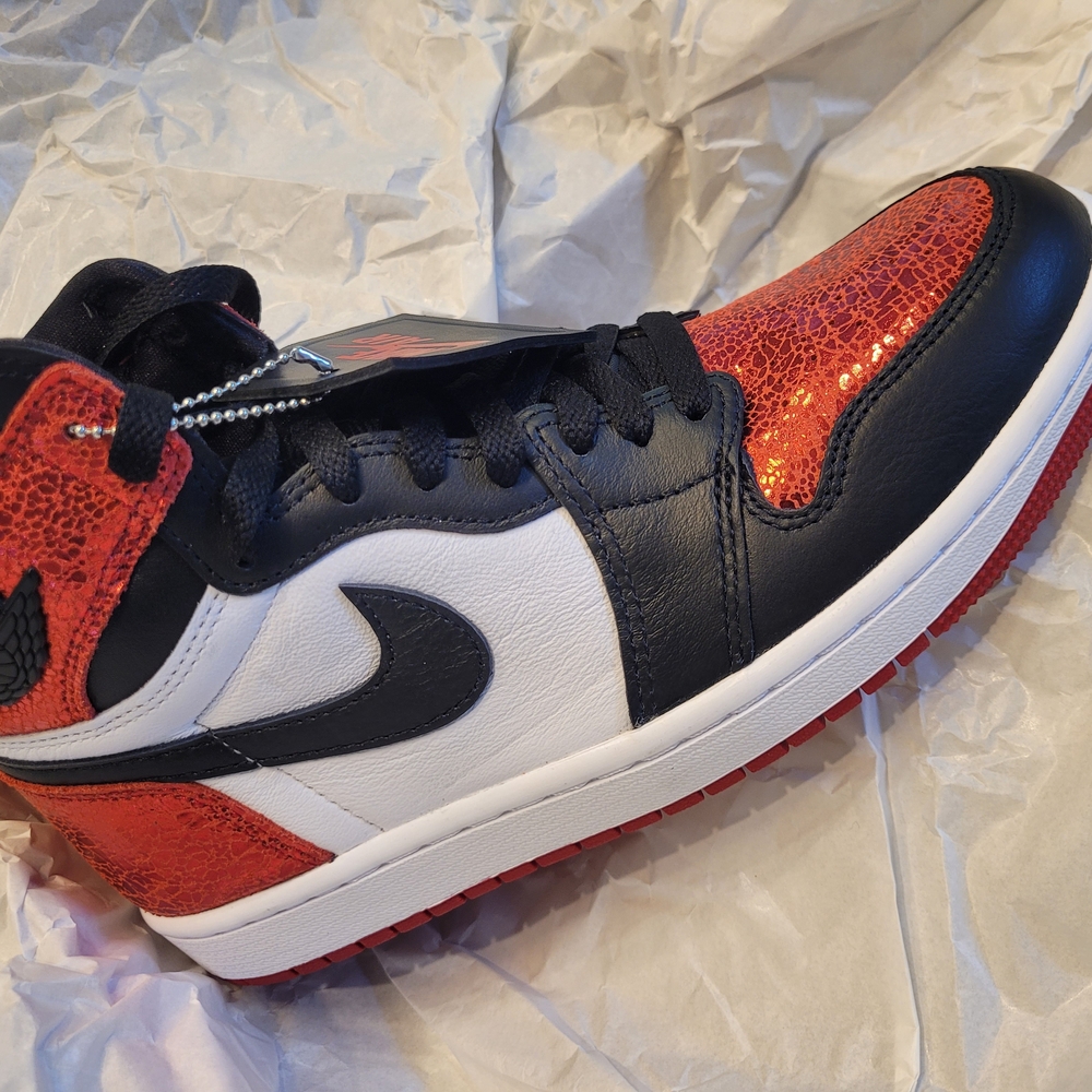 🔥 Brand New Women’s Air Jordan Retro 1 OG Casual Shoe – Size 9 🔥